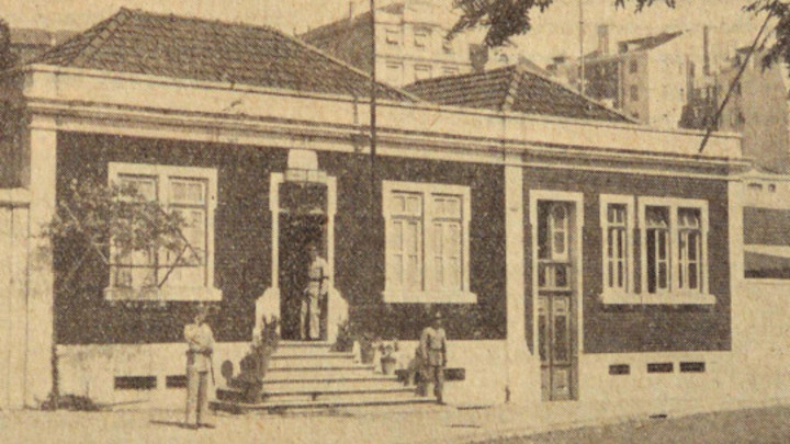 A 30.ª Esquadra ou do Caminho Novo (junto ao Parlamento), de onde se evadiu, na noite de 12 de Janeiro de 1908, o escritor Aquilino Ribeiro