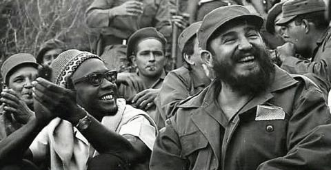 Amílcar Cabral e Fidel Castro na Sierra Maestra após a Conferência Tricontinental em Havana, Cuba, 1966