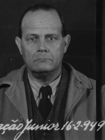 Fotografia de Sebastião da Encarnação Júnior aquando da sua prisão em 1949